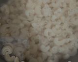 A picture of step 2 of Masala macaroni.