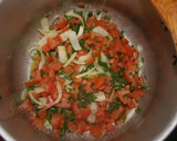 Foto del paso 10 de la receta: Calamares rellenos de setas, jamón y espárragos trigueros, en salsa de verduras, con chips de patata