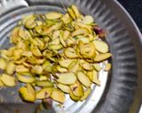 ખજૂર  રોલ્સ(khajur rolls recipe in Gujarati) રેસીપી સ્ટેપ3ફોટો