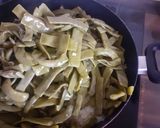 A picture of step 3 of Green Beans with Tomato and Egg 🤤.