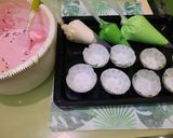 Foto langkah ke 3 dari resep Bolu kukus semangka.