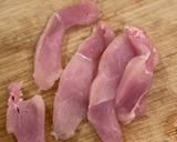 A picture of step 2 of Chicken breast stir fry with chilli, soysauce, black vinegar, Chinese style.