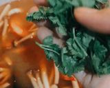 Foto langkah ke 7 dari resep Tom Yum Goong.
