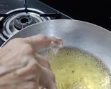 A picture of step 5 of Medu Vada.