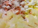 Салат с ананасами