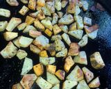 Foto del paso 1 de la receta: Pollo al Champiñón con Papas Especiadas