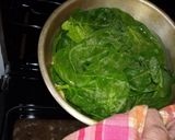 Foto del paso 5 de la receta: Pizza chica de espinacas crudas c/base de maíz