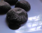 Foto langkah ke 7 dari resep Chocolava Cake yummy.