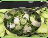 Foto del paso 1 de la receta: Ensalada de rúcula, apio y pepino