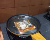 Foto langkah ke 10 dari resep Pizza Roti Bakar Topping Beef Slice Bolognese.