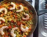 Foto del paso 4 de la receta: Arroz con surtido de mariscos en conserva tipo paella 🥘