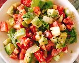 Hình bước làm 2 của món Salad bơ cà chua