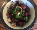 A picture of step 7 of Roasted beetroot with onion, garlic, oregano and parsley.