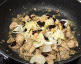 รูปขั้นตอนการทำที่ 5 ของ ไก่ผัดเม็ดมะม่วง
