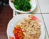 Foto langkah ke 1 dari resep Thai Chicken Basil (Pad Kra Pao) (Ayam Masak Kemangi).