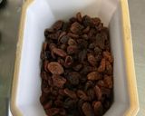 Une image de l'étape 1 de Gâteau aux raisins, agrumes et amandes.