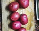 Foto del paso 1 de la receta: Salchicha parrillera con papas al plomo en estufa a leña