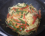 Foto del paso 2 de la receta: Spaghetti al wok con curry y verdura