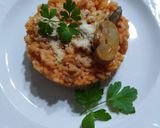 Foto del passaggio 4 della ricetta Risotto al pomodoro e funghi