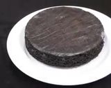 A picture of step 9 of Chocolate overloaded cake.