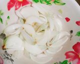 Hình bước làm 1 của món Nạc xào củ hành không bị cứng