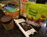 Foto del paso 1 de la receta: Barra de Almendras y Dátiles (Snickers bar Almond)