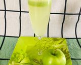 A picture of step 2 of Celery and green apple juice.