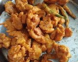 A picture of step 4 of Kadhi pakoda.