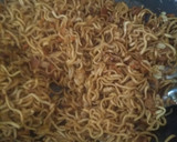 Foto langkah ke 5 dari resep Mie sosis duo bawang.