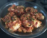 Foto del paso 2 de la receta: Pechuga de pollo en salsa de tomate