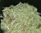 Foto del paso 3 de la receta: Sopa de col con tocino y salchichas