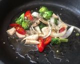 รูปขั้นตอนการทำที่ 5 ของ อกไก่ผัดพริกไทยดำ