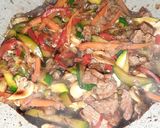 Foto del paso 2 de la receta: Spaghettini salteado con carne y vegetales