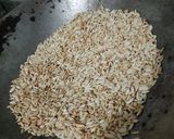 नारियल और मगज की बर्फी (nariyal aur magaz ki barfi recipe in Hindi) रेसिपी चरण 1 फोटो