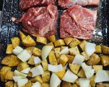 Foto del paso 4 de la receta: Carne al horno (marucha) con papas