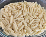 Foto del paso 4 de la receta: Plumas con Bacalao y alioli gratinado