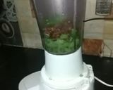 A picture of step 1 of Coriander chutney (hare dhaniye ki chutney).