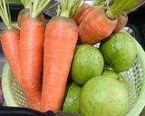 Hình bước làm 1 của món Nước ép cà rốt mix ổi, táo
