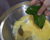 Foto langkah ke 2 dari resep Ayam Goreng Kremes.