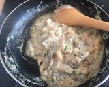 Foto del paso 3 de la receta: Camarones en salsa alfredo y pan pita