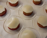 Foto del paso 2 de la receta: Hamburguesitas en empanada
