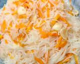 Foto langkah ke 4 dari resep Tumis Bihun/Soun Polos.