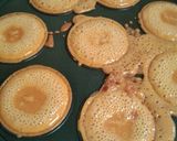 Foto langkah ke 5 dari resep Bolu karamel / Bolu Sarang Semut Mini.