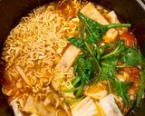 Hình bước làm 1 của món Lẩu mỳ chả cá Thu chua cay 🍜