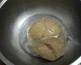 Foto langkah ke 2 dari resep Bakpia Kering isi kacang ijo.