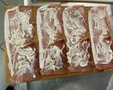 Une image de l'étape 6 de Roulés apéros au melon, jambon cru et roquefort.