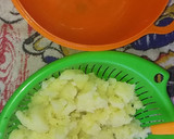 Foto del paso 1 de la receta: Bombas de papas rellenas con picada y queso. Con fideo al pesto