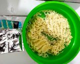 Foto langkah ke 2 dari resep Mie Goreng Ala Anak Kost 🍜.