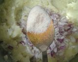 A picture of step 3 of Aloo Bread.