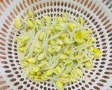 Foto langkah ke 2 dari resep Kongnamul Muchim 콩나물 무침 (Soybean Sprout Side Dish).